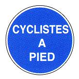 Le cycliste est un piéton lorsqu'il conduit son vélo à la main (R412-34)
