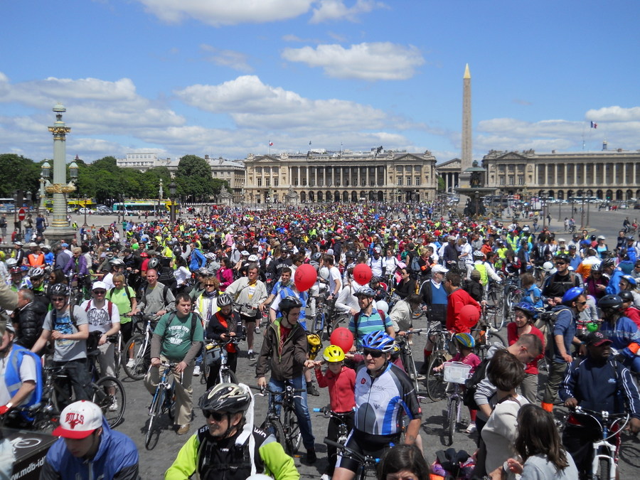 Photo du peloton sur la place de la Concorde en 2013